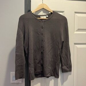 Tight-Fitted Cardigan